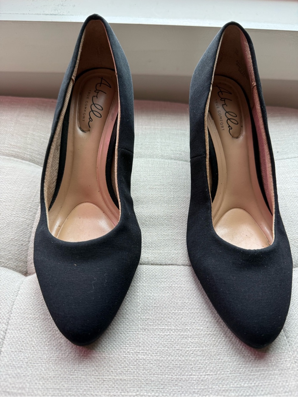 Abella  Black Faille Pumps - Women's Classic Heel US 7 new without tag